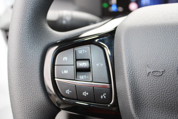 Ford Transit Custom 320 2.0 TDCI L2H1 Trend 136pk | Direct leverbaar |  13 inch scherm Apple Carplay/Android Auto | Camera | bestuurdersstoel met bijrijdersbank | reservewiel | LED koplampen | Cruise Control | Frozen White