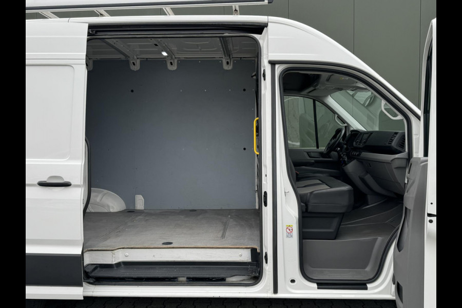 Volkswagen Crafter 35 2.0 TDI 177pk L3H3 Highline 3500kg Aanhanger Camera Carplay Navigatie PDC v+a Imperiaal