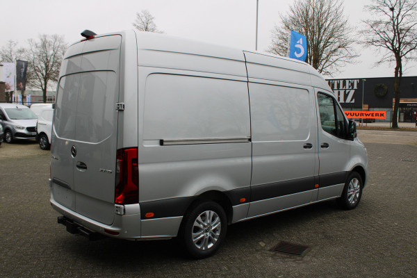 Mercedes-Benz Sprinter 319 CDI L2H2 RWD 3500kg trekhaak, LED, MBUX 10.25 met parkeer pakket en camera, Bumpers in kleur