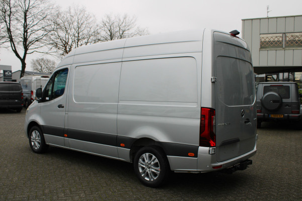 Mercedes-Benz Sprinter 319 CDI L2H2 RWD 3500kg trekhaak, LED, MBUX 10.25 met parkeer pakket en camera, Bumpers in kleur