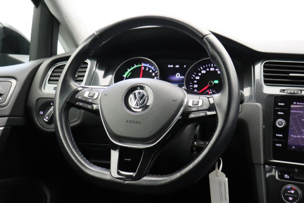 Volkswagen Golf e-Golf (15.000 na SUBSIDIE) - Navi, Carplay, Clima