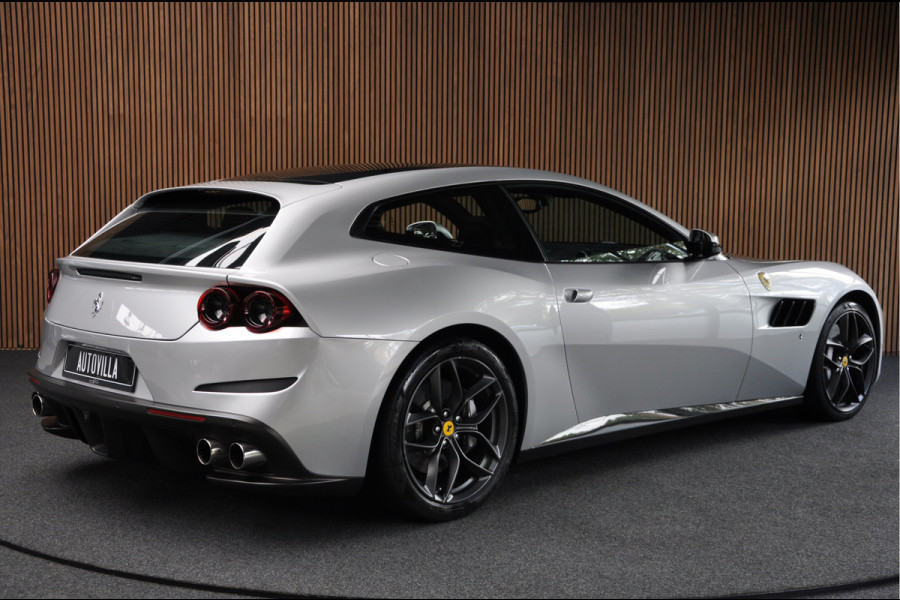 Ferrari GTC4 3.9 V8 Lusso T | Carbon | Lift Systeem | Passenger Display | Apple Carplay | Daytona style Seats |