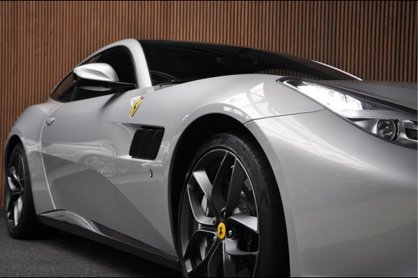 Ferrari GTC4 3.9 V8 Lusso T | Carbon | Lift Systeem | Passenger Display | Apple Carplay | Daytona style Seats |
