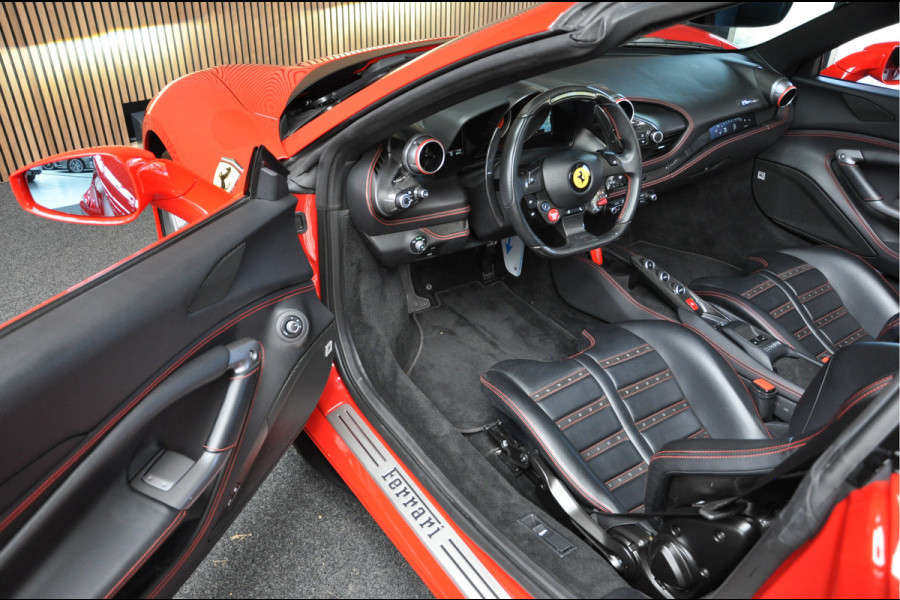 Ferrari F8 Spider 3.9 V8 HELE | Rosso Corsa | Daytona Seats | Passenger Display | CarPlay |