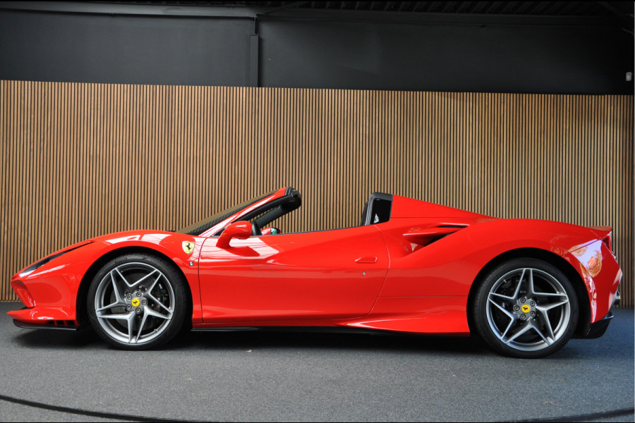 Ferrari F8 Spider 3.9 V8 HELE Daytona Seats Passengerdisplay CarPlay Rosso Corsa