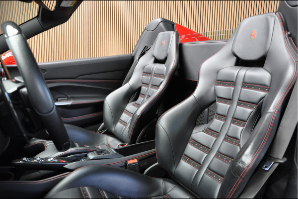 Ferrari F8 Spider 3.9 V8 HELE Daytona Seats Passengerdisplay CarPlay Rosso Corsa