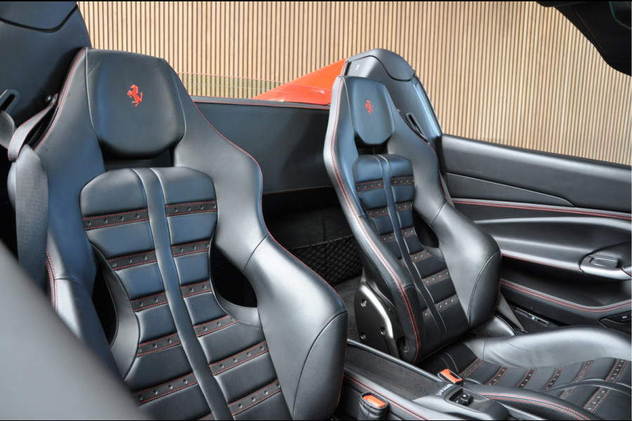 Ferrari F8 Spider 3.9 V8 HELE Daytona Seats Passengerdisplay CarPlay Rosso Corsa