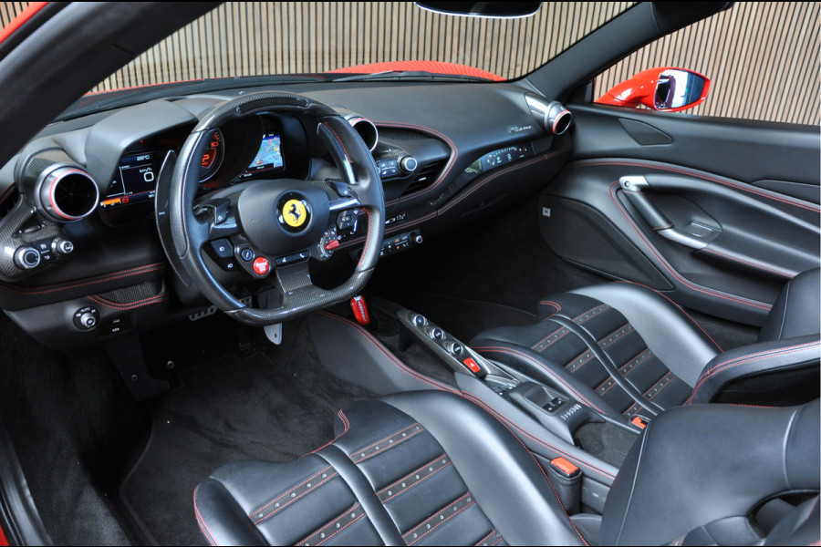 Ferrari F8 Spider 3.9 V8 HELE Daytona Seats Passengerdisplay CarPlay Rosso Corsa