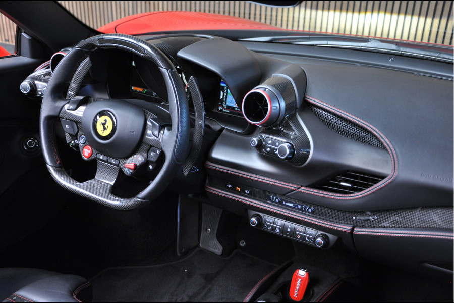 Ferrari F8 Spider 3.9 V8 HELE Daytona Seats Passengerdisplay CarPlay Rosso Corsa