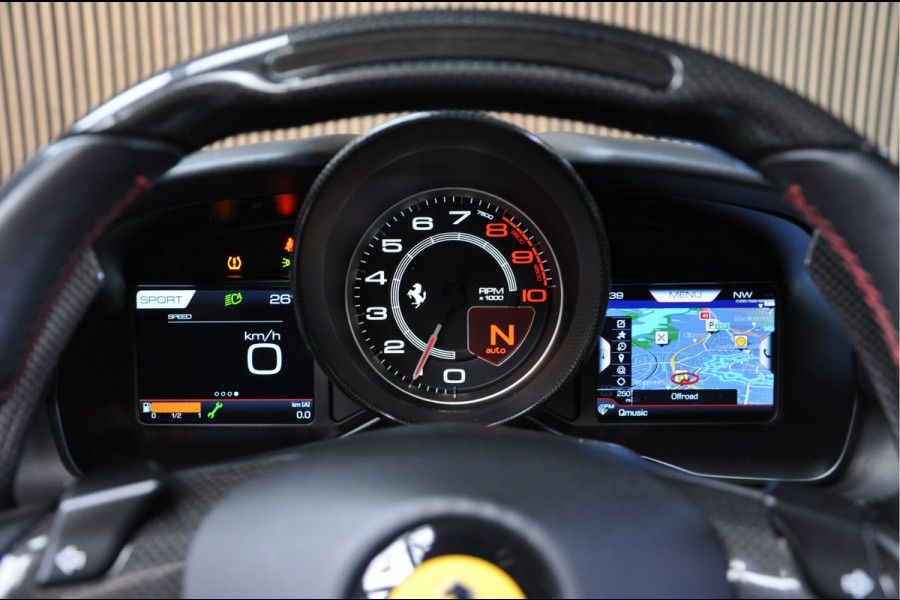 Ferrari F8 Spider 3.9 V8 HELE | Rosso Corsa | Daytona Seats | Passenger Display | CarPlay |