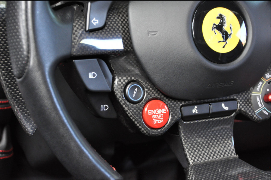 Ferrari F8 Spider 3.9 V8 HELE Daytona Seats Passengerdisplay CarPlay Rosso Corsa