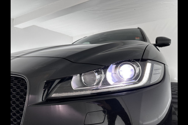 Jaguar F-Pace 2.0 D Portfolio R-Sport-Pack AWD ut. *PANO | XENON | WINDSOR-VOLLEDER | MERIDIAN-SURROUND | BLIND-SPOT | CAMERA | NAVI-FULLMAP | CRUISE | LANE-ASSIST | COMFORT-SEATS | 20"ALU*