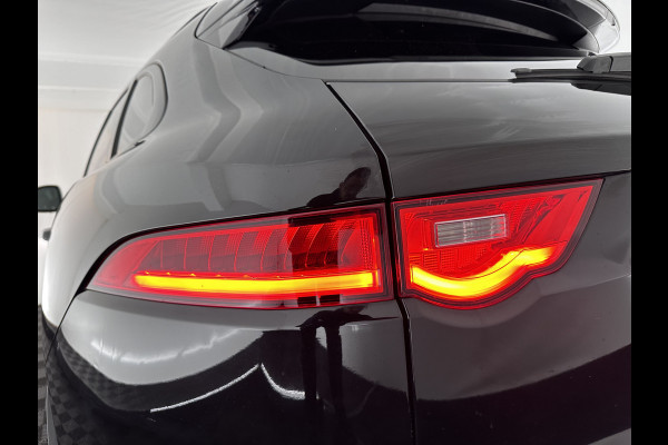 Jaguar F-Pace 2.0 D Portfolio R-Sport-Pack AWD ut. *PANO | XENON | WINDSOR-VOLLEDER | MERIDIAN-SURROUND | BLIND-SPOT | CAMERA | NAVI-FULLMAP | CRUISE | LANE-ASSIST | COMFORT-SEATS | 20"ALU*