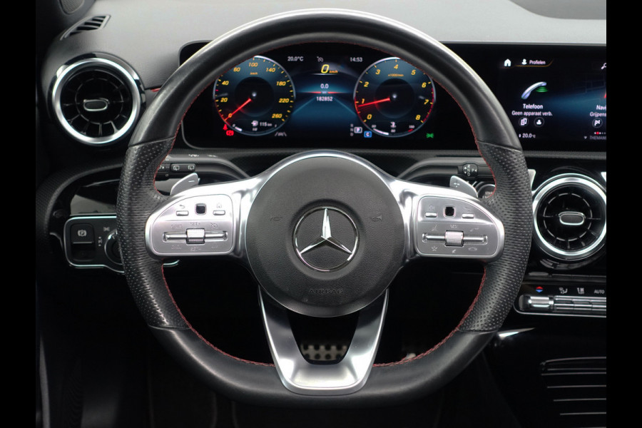 Mercedes-Benz A-Klasse 200 Solution AMG Aut- Panodak I Sport Interieur I Xenon Led I Park Assist I Camera I Stoelverwarming