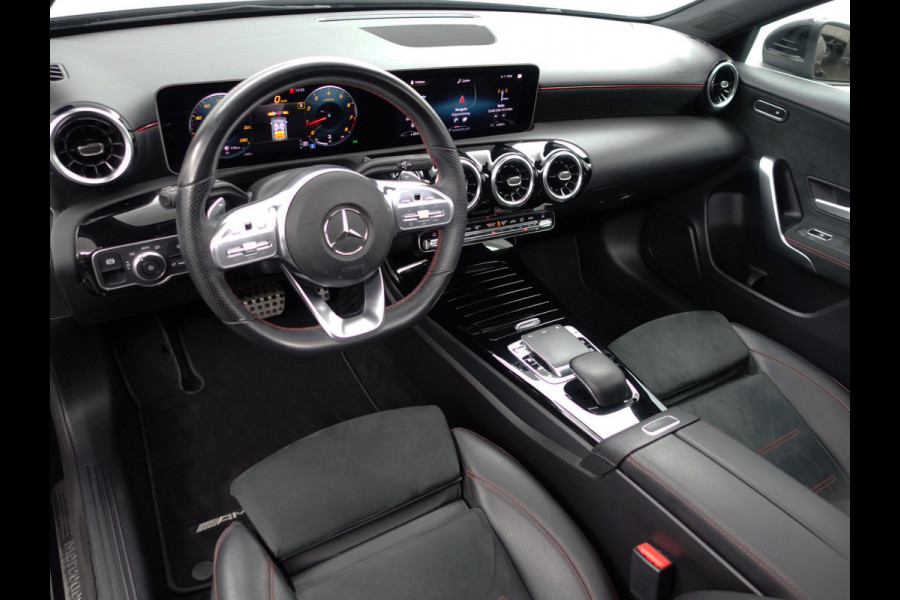 Mercedes-Benz A-Klasse 200 Solution AMG Aut- Panodak I Sport Interieur I Xenon Led I Park Assist I Camera I Stoelverwarming