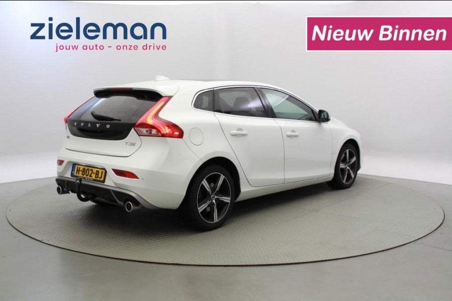 Volvo V40 1.5 T3 R-Design Automaat - Panorama, BLIS, H-K HiFi