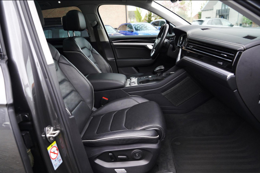 Volkswagen Touareg 3.0 TDI R-Line | Panorama | Luchtvering | Elek trekhaak | Massage | Luxe leder | 360 cam | Adaptieve cruise |