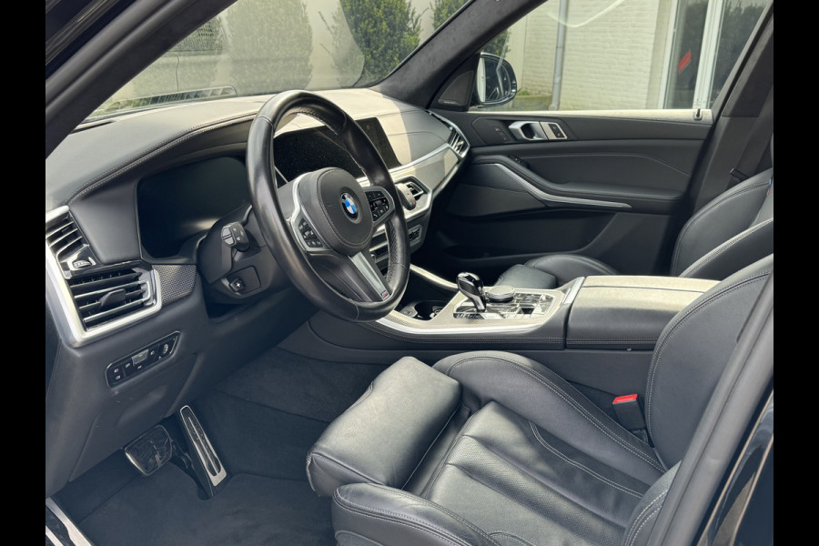 BMW X5 xDrive45e, 22 M LMR dubbelspaak, M-Sport, Harman/Kardon, Head-Up, Panoramadak, Leder, luchtvering, vol opties . Een proefrit levert het bewijs. Neem contact op en we maken een afspraak!