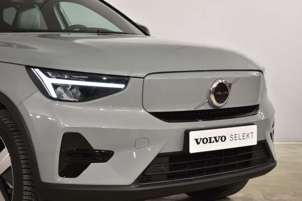 Volvo XC40 Single Motor Longe Range Plus 82 kWh / Leder Alcantara / Google / 20'' velgen / Donker glas / Trekhaak
