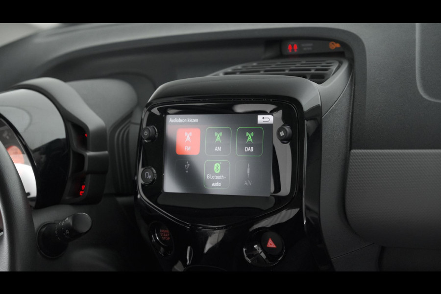 Peugeot 108 1.0 e-VTi Allure | Camera | Apple Carplay | Climate Control | 15 Inch Lichtmetalen Velgen