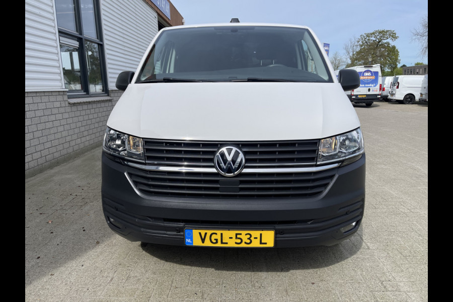 Volkswagen Transporter T6.1 / 2.0 TDI 110pk L2H1 28 Comfortline / vaste prijs rijklaar € 20.700 ex btw / lease vanaf € 366 / airco / achteruit rijcamera / dichte achterdeuren / pdc voor en achter !