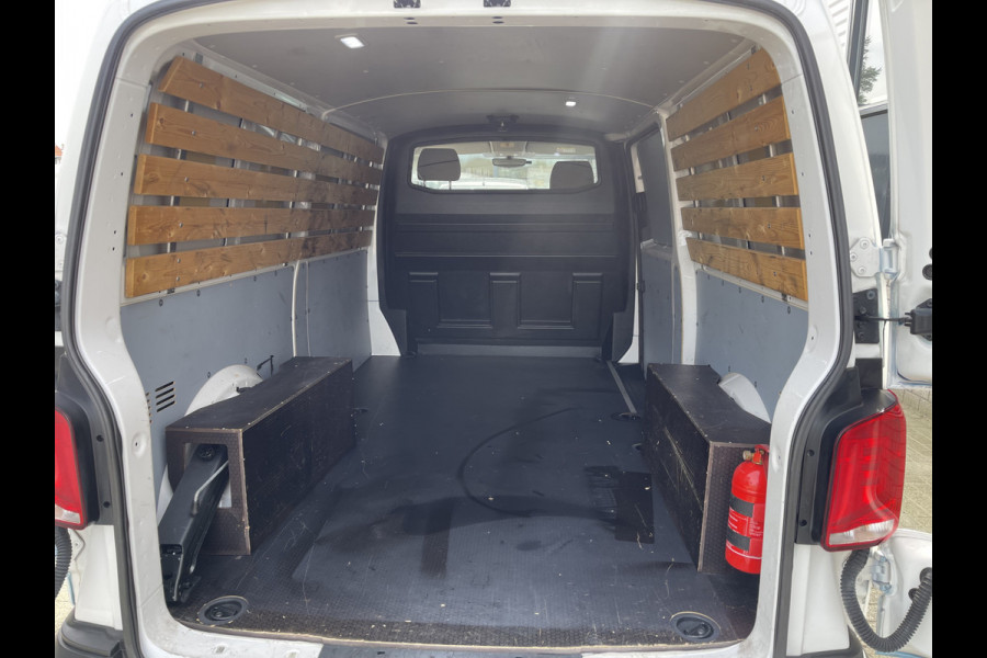 Volkswagen Transporter T6.1 / 2.0 TDI 110pk L2H1 28 Comfortline / vaste prijs rijklaar € 20.700 ex btw / lease vanaf € 366 / airco / achteruit rijcamera / dichte achterdeuren / pdc voor en achter !