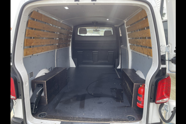 Volkswagen Transporter T6.1 / 2.0 TDI 110pk L2H1 28 Comfortline / vaste prijs rijklaar € 20.700 ex btw / lease vanaf € 366 / airco / achteruit rijcamera / dichte achterdeuren / pdc voor en achter !