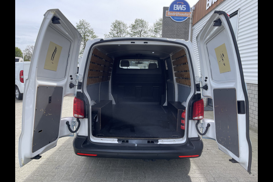 Volkswagen Transporter T6.1 / 2.0 TDI 110pk L2H1 28 Comfortline / vaste prijs rijklaar € 20.700 ex btw / lease vanaf € 366 / airco / achteruit rijcamera / dichte achterdeuren / pdc voor en achter !