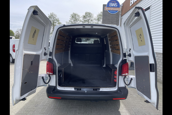 Volkswagen Transporter T6.1 / 2.0 TDI 110pk L2H1 28 Comfortline / vaste prijs rijklaar € 20.700 ex btw / lease vanaf € 366 / airco / achteruit rijcamera / dichte achterdeuren / pdc voor en achter !