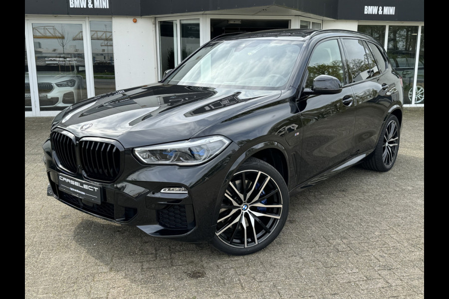 BMW X5 xDrive45e, 22 M LMR dubbelspaak, M-Sport, Harman/Kardon, Head-Up, Panoramadak, Leder, luchtvering, vol opties . Een proefrit levert het bewijs. Neem contact op en we maken een afspraak!