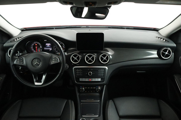 Mercedes-Benz GLA 200 Premium Plus AMG-Line (Dealer onderH, Navi, Camera, Climate Con, Parkeerhulp, Etc)