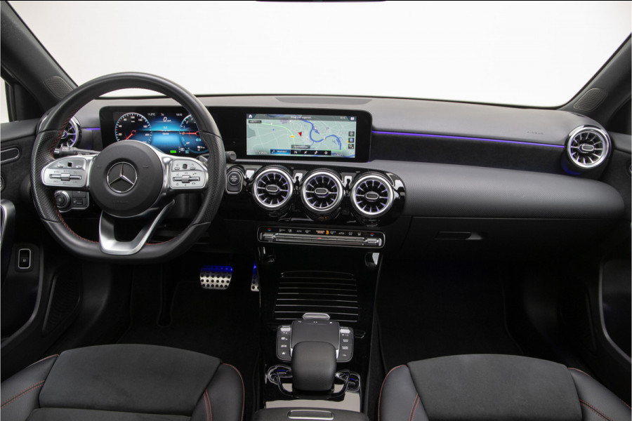 Mercedes-Benz A-Klasse 250 e AMG Premium, Pano, Widescreen, Memory, Hybrid 2022