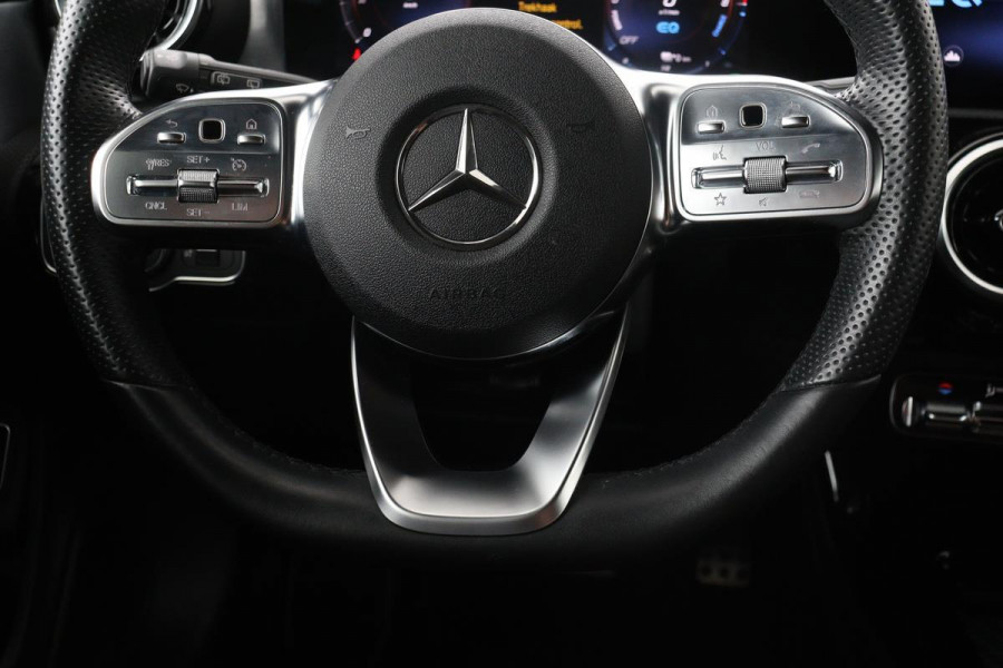 Mercedes-Benz CLA-Klasse 250e AMG | Leder | Stoelverwarming | Widescreen | Navigatie | Camera | Trekhaak | Full LED | Cruise control | Park Assist