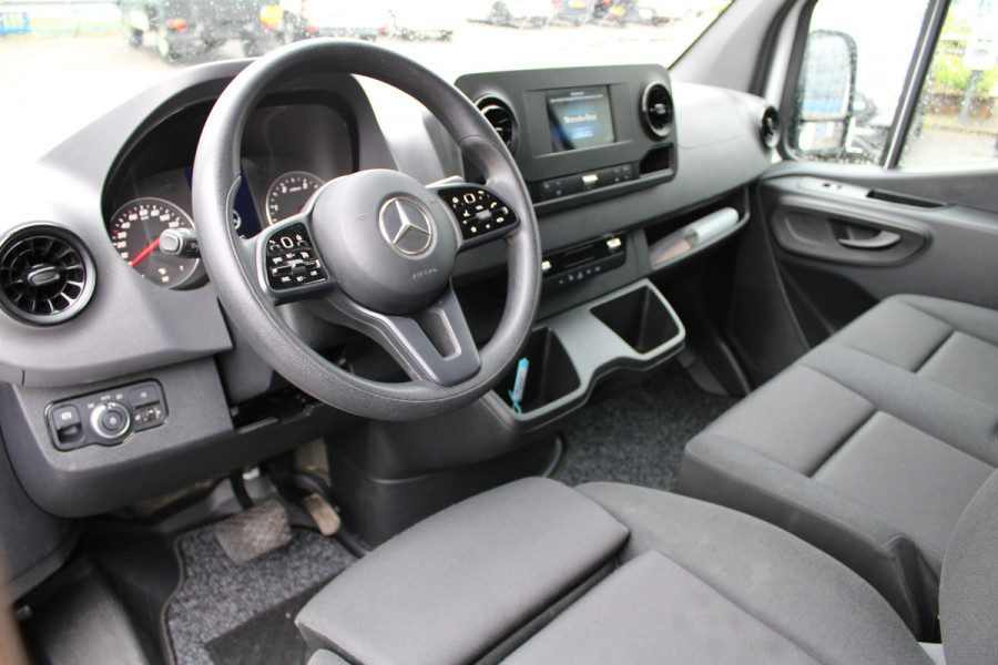 Mercedes-Benz Sprinter 317 CDI L2H2 MBUX met camera en Apple Carplay / Android Auto