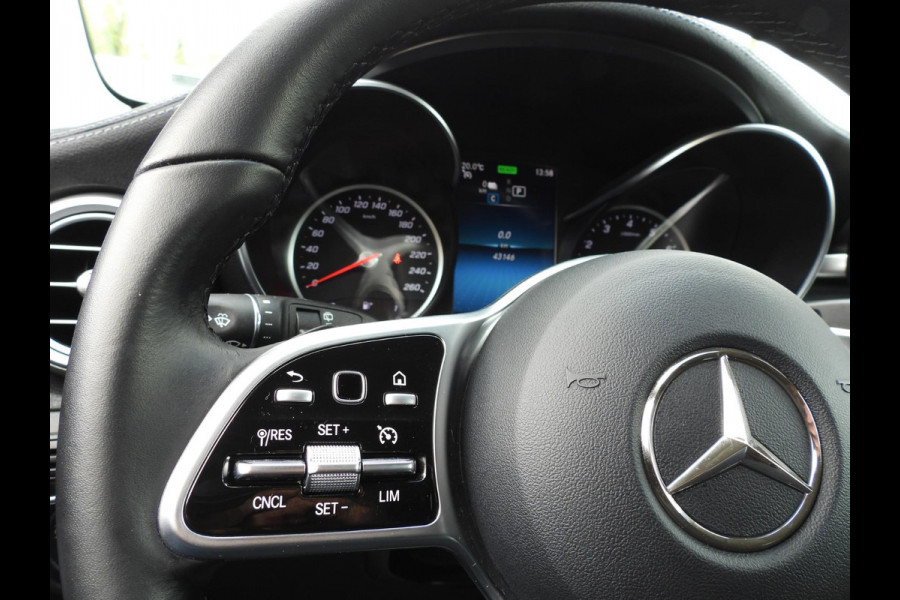 Mercedes-Benz GLC 300e 4MATIC Premium NAVI/CAMERA/LED/18"LMV!