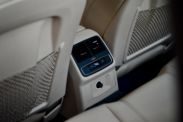 Audi A4 Limousine 35 TFSI Launch edition Business - Virtual Cockpit - Leren Sportstoelen - Ambiance Verlichting - Cruise Control -