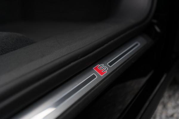 Audi e-tron 55 S-line Quattro / Incl. BTW/ Luchtvering/ Standkachel/ Bang & Olufsen Sound System/ Panoramadak/ 300kW (408PK)