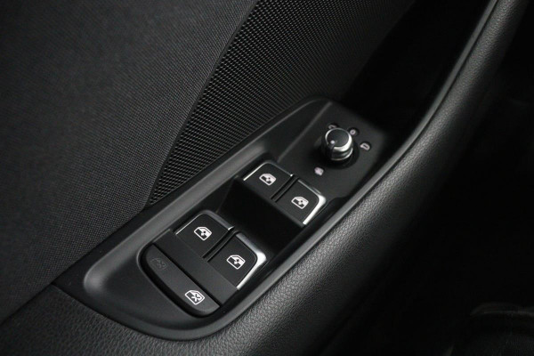 Audi A3 1.0 TFSI S-Line | Navigatie | Sportstoelen | Trekhaak | Climate control | Full LED | PDC | Cruise control | Bluetooth