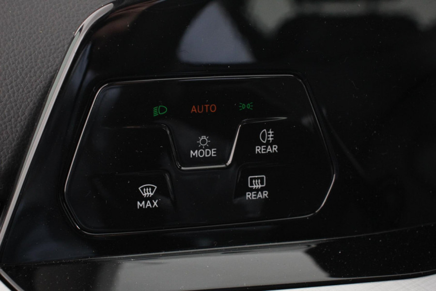 Volkswagen Golf 1.0 TSI 110pk Life | Navigatie | Climate Control | Navigatie | Digitale Cockpit | Parkeer sensoren  V+A | DAB | Cruise Control Adaptive |
