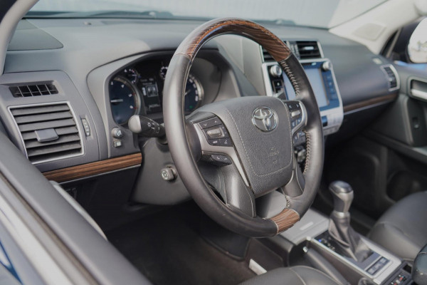 Toyota Land Cruiser 2.8 D-4D-F Executive Window Van / EX. BTW / Dealeronderhouden / Trekhaak / Schuifdak