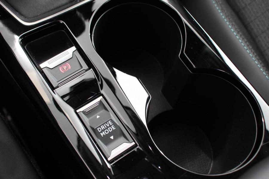 Peugeot 2008 1.2 PureTech 130pk Allure | Navigatie | Apple Carplay/Android Auto | Parkeersensor achter | Achteruitrijcamera | Cruise Control | Climate Control | Ledverlichting | Getinte ramen