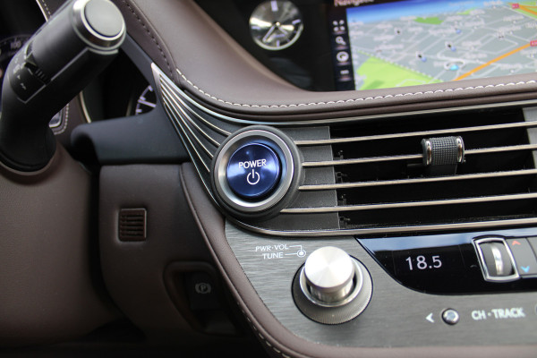Lexus LS 500h AWD President Line | Full Options | Orig. NL | Uniek | Mark Levinson Audio | Ottoman rear seat | 359PK  | Luxe Leder | 1e eigenaar |