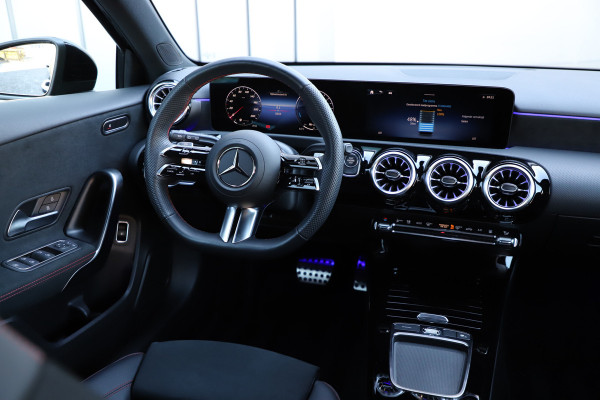 Mercedes-Benz A-Klasse 250e AMG Aut8 | 218PK | Sfeerverlichting | Keyles-go | Stoelverw. | Stuurverw. | Widescreen | 2023.