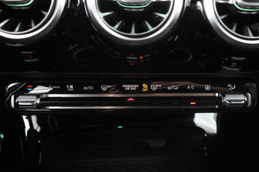 Mercedes-Benz A-Klasse A250e AMG Night | Carplay | Widescreen | Stoelverwarming | Sfeerverlichting | Sportstoelen | Navigatie | Full LED | Park Assist