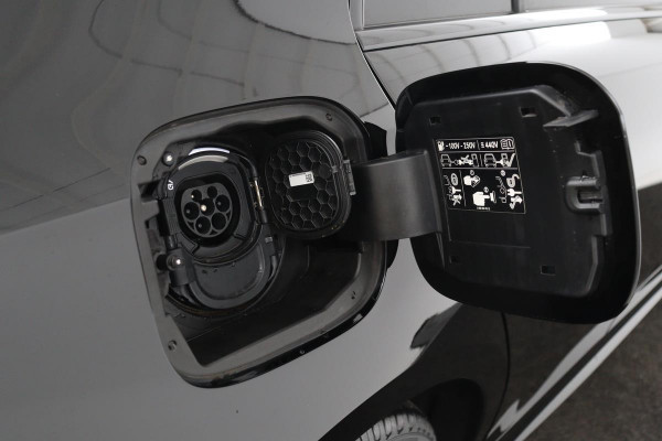 Mercedes-Benz A-Klasse A250e AMG Night | Carplay | Widescreen | Stoelverwarming | Sfeerverlichting | Sportstoelen | Navigatie | Full LED | Park Assist