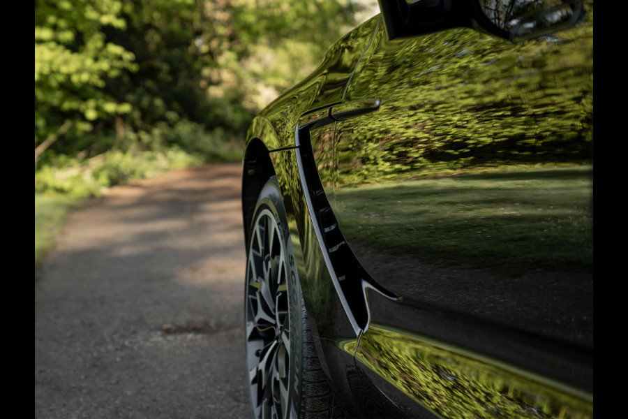 Aston Martin Dbx 550 4.0 V8 1913 Specification 1/500 | 360 cam | Panoramadak | Premium audio | Stoelkoeling v+a