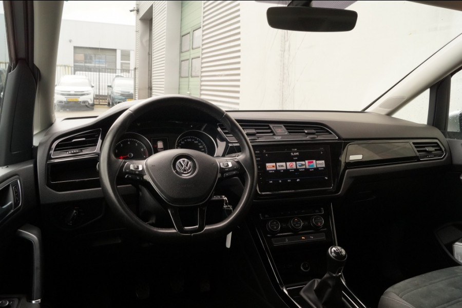 Volkswagen Touran 1.0 TSI Highline 5-persoons -NAVI-ECC-ACC-PDC-