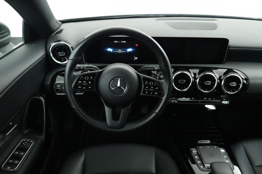 Mercedes-Benz CLA-Klasse Shooting Brake 180 Business Solution Automaat (NAVIGATIE, CAMERA, PARKEERSENSOREN, 1e EIGENAAR)