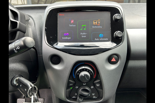 Toyota Aygo 1.0 VVT-i x-play Navigatie Camera NW Model Dealer Onderhouden