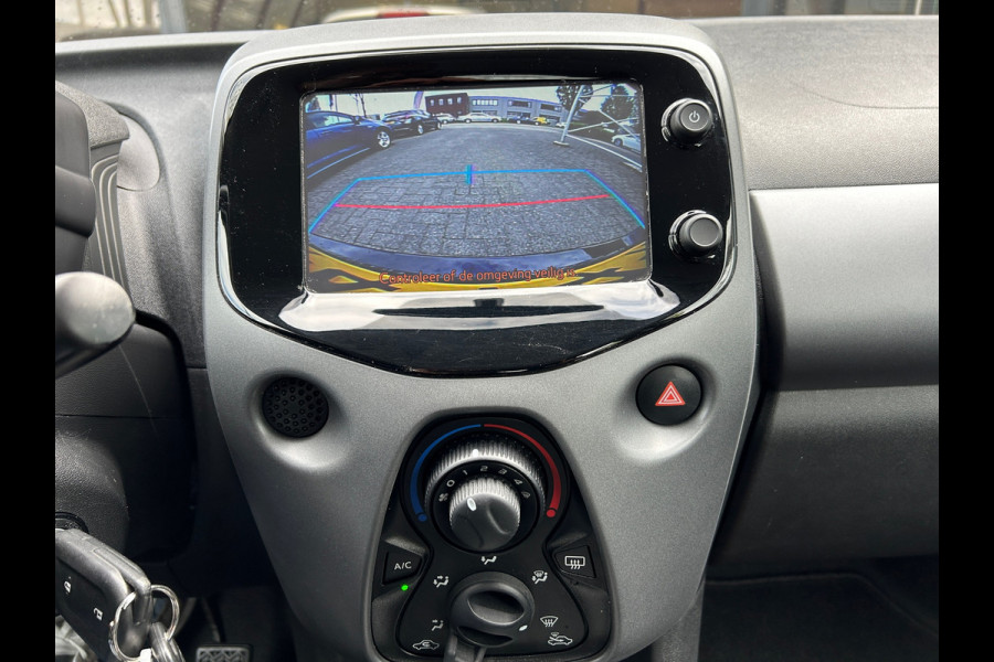 Toyota Aygo 1.0 VVT-i x-play Navigatie Camera NW Model Dealer Onderhouden